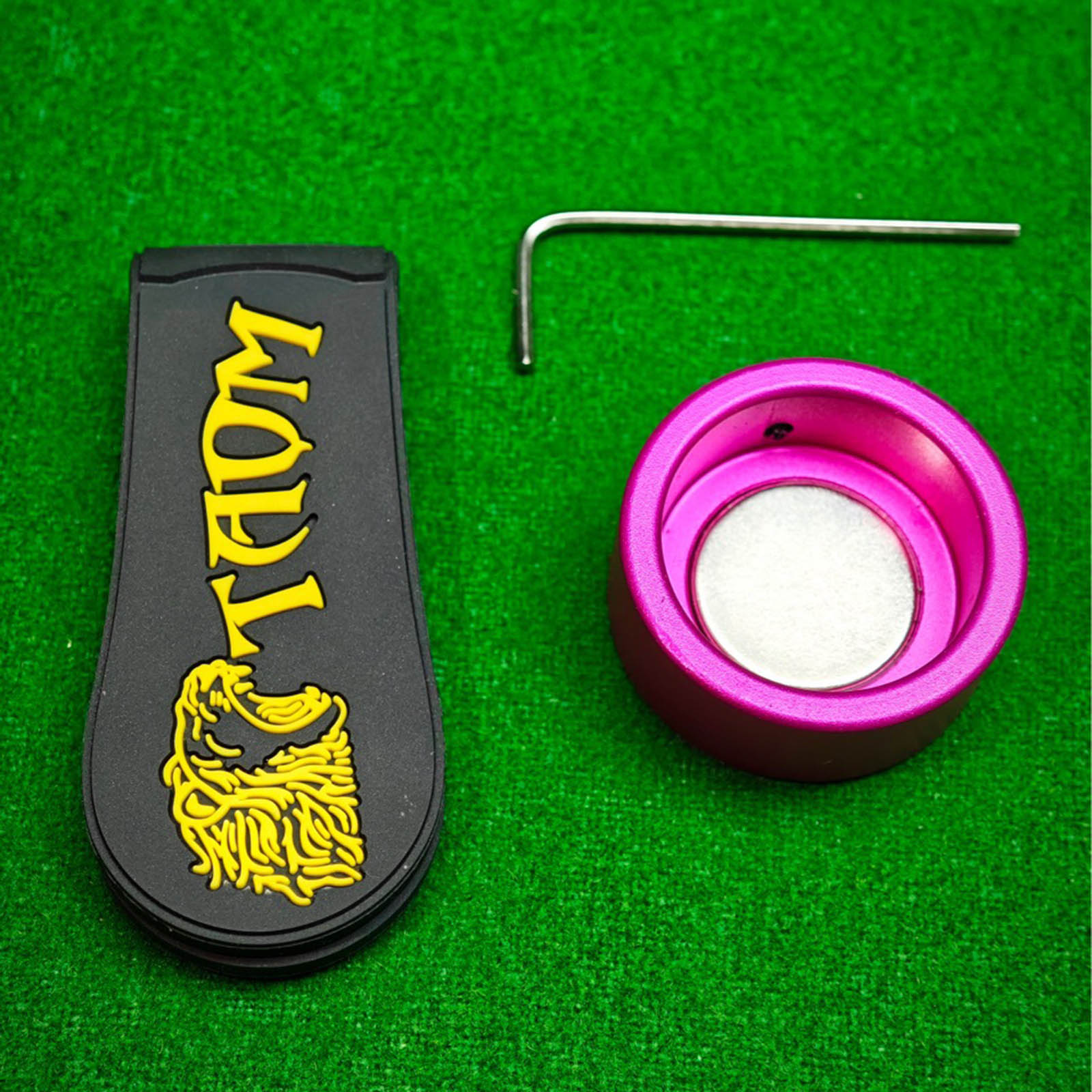 Pool Cue Chalk Holder Snooker  – Sports Equipment Cabinet recenzja i cena